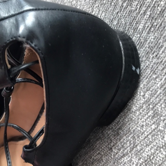 Pull and Bear tie up flats - Picture 2 of 3